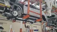 BMW X3 saat dalam proses perakitan di pabrik Gaya Motor, Sunter (Liputan6.com/Yurike)