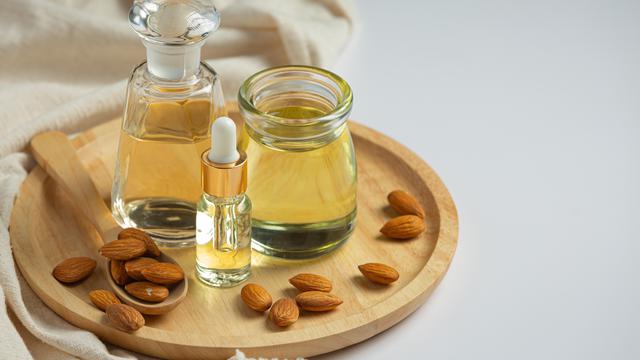 Minyak almond