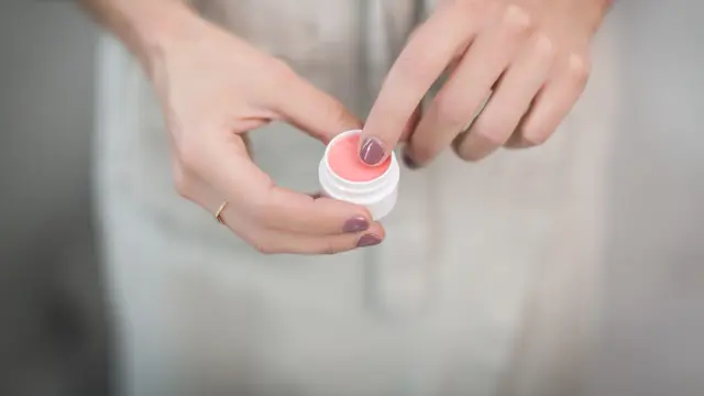 ilustrasi cara mengatasi kuku kering/pixabay