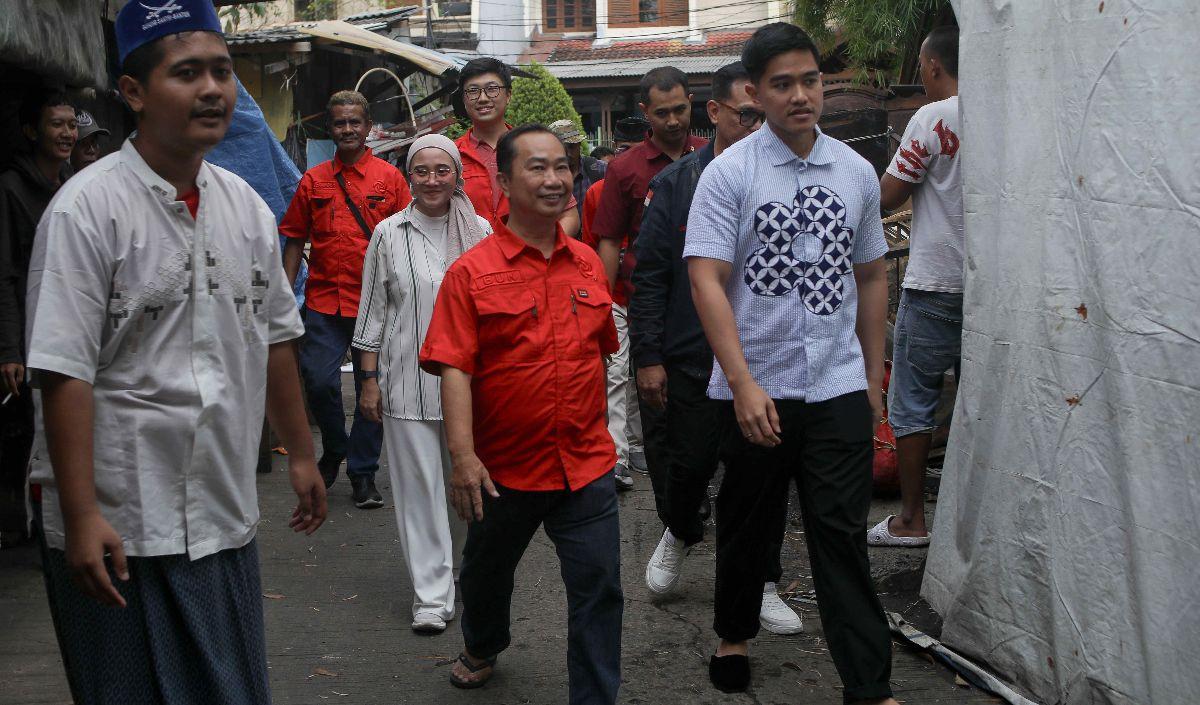 "Sambil sowan sama relawannya pak Presiden, dan dulu Sang Pisang (bisnis kuliner milik Kaesang) dapurnya di sini," kata Kaesang usai bertemu dengan relawan, dikutip Antaranews, pada Jumat (5/7/2024).<br>