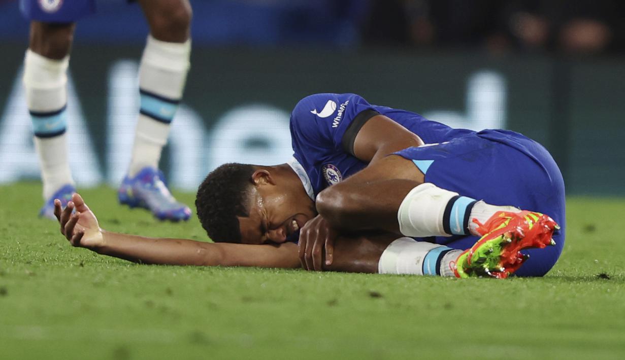 Terdapat sejumlah pemain penting di klub Liga Inggris harus menepi karena cedera. Beberapa pemain di antaranya berposisi sebagai bek tengah. Salah satunya bek anyar Chelsea yaitu Wesley Fofana. (AP Photo/Ian Walton)