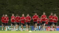 Para Pemain Wales tengah melakukan latihan persiapan melawan Belgia pada perempat final Piala Eropa 2016 di COSEC Stadium, Dinard, Prancis, (28/6/2016). (REUTERS/Gonzalo Fuentes)