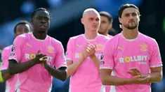 Southampton resmi terdegradasi dari Liga Inggris pada musim depan setelah takluk 1-3 dari Tottenham Hotspur dalam laga pekan ke-31 di Stadion Tottenham, Minggu (6/4/2025). (AFP/Glyn Kirk)
