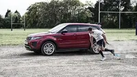 Owen Farrell melawan Range Rover Evoque (ist)