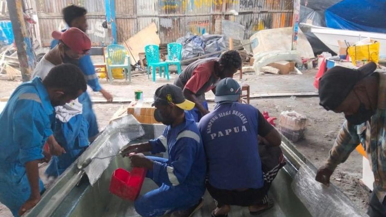 Dorong Wirausaha Lokal, Pemkab Jayapura Gelar Pelatihan Perahu Fiber OAP untuk Tingkatkan Ekonomi Masyarakat