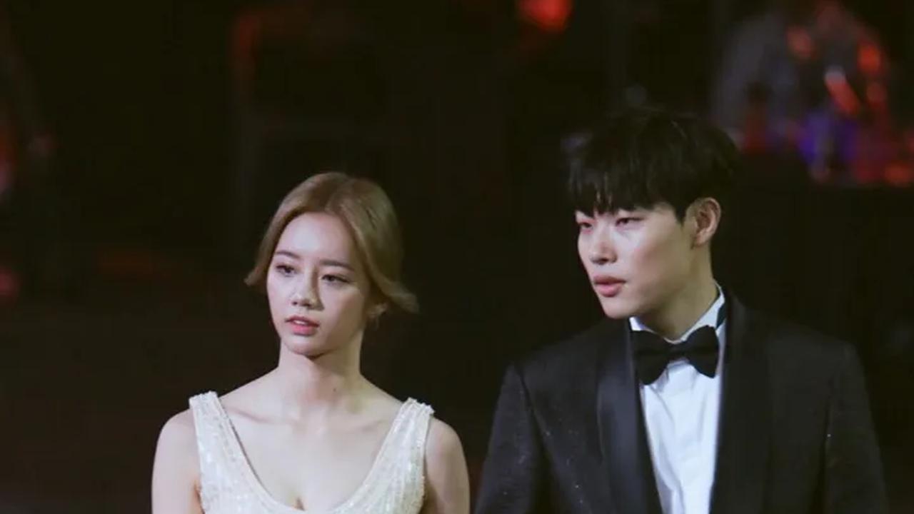 Setelah dikonfirmasi kedua agensi masing-masing yaitu agensi Jun Yeol, C-JeS Studios, maupun agensi Hyeri, Creative Group ING, telah mengonfirmasi kebenaran kabar ini. "Memang benar mereka putus," demikian pernyataan resmi dari agensi mereka.