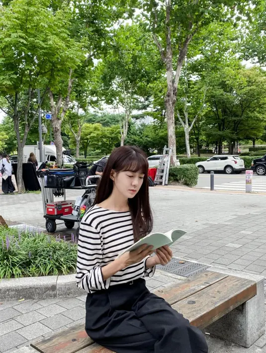 Dalam keseharian, aktris 40 tahun ini selalu tampil modis dengan OOTD minimalis. [Foto: IG/yowon_official].