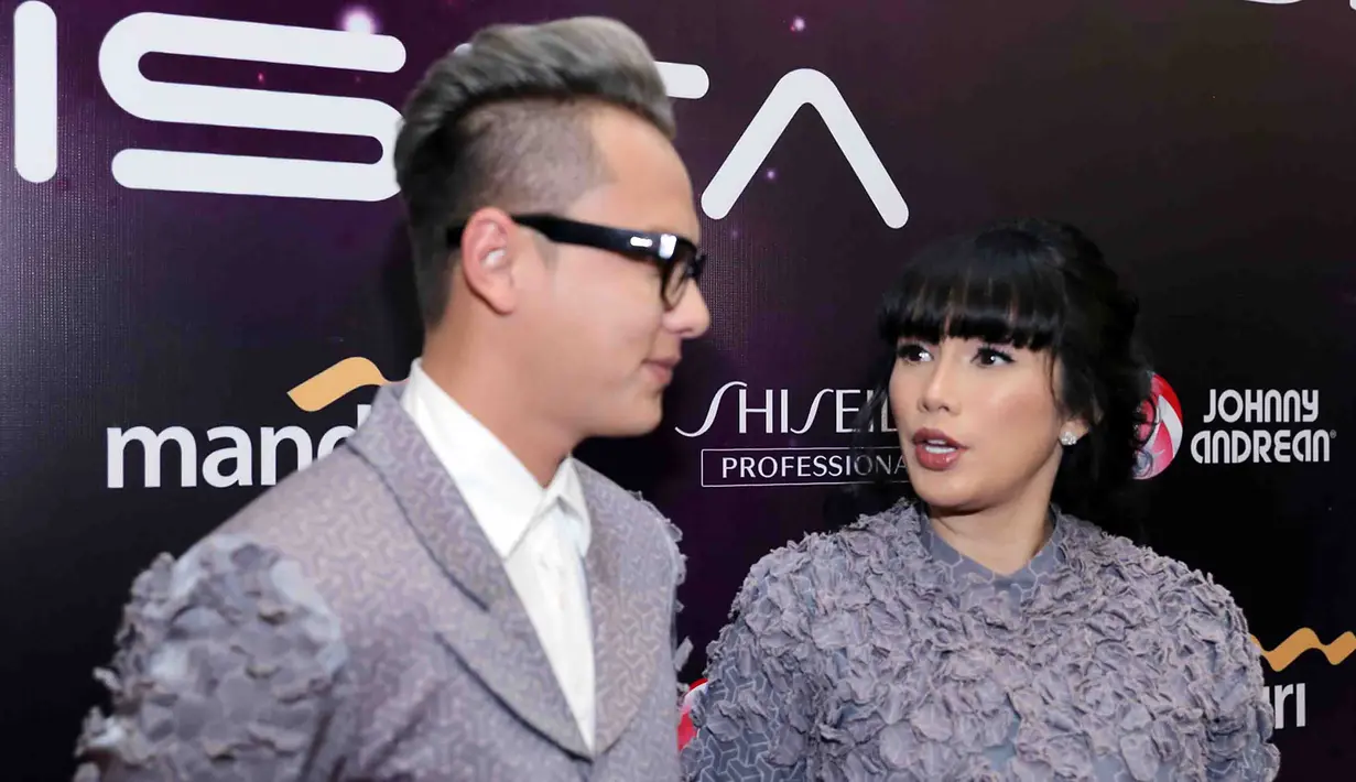 "Kita kan gak bisa milih. Tadi saya berharap kalau di kasih laki lucu kali ya. Jadi udah komplit saya punya 3 anak perempuan satu laki. Tapi Allah ngasih kepercayaan saya untuk didik anak perempuan lagi," ujar Andhika. (Deki Prayoga/Bintang.com)