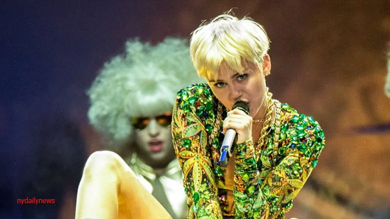 Fans Kecewa Miley Cyrus Tak Hapal Lagunya Sendiri