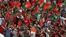 Fans timnas Portugal merayakan gol yang dicetak Raphael Guerreiro pada laga Grup F EURO 2020 kontra Hungaria di Puskas Arena, Selasa (15/6/2021). Pertandingan yang dimenangkan oleh Portugal 3-0 itu dihadiri lebih dari 60.000 penonton atau kapasitas maksimal Stadion. (Attila KISBENEDEK/ POOL /AFP)