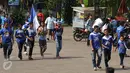 Suporter Persib berjalan menuju Stadion Galuh Ciamis, Minggu (10/4/2016). Persib Bandung akan melakoni laga persahabatan segitiga melawan PSGC Ciamis di Stadion Galuh. (Liputan6.com/Helmi Fithriansyah)