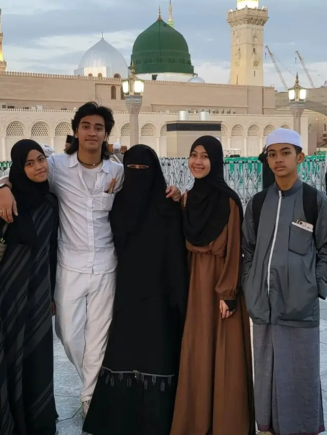 Abidzar di tanah suci (Instagram/_ummi_pipik)