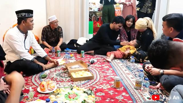 7 Momen Tahlilan 100 Hari Vanessa Angel dan Bibi Ardiansyah, Thariq Setia Temani Fuji