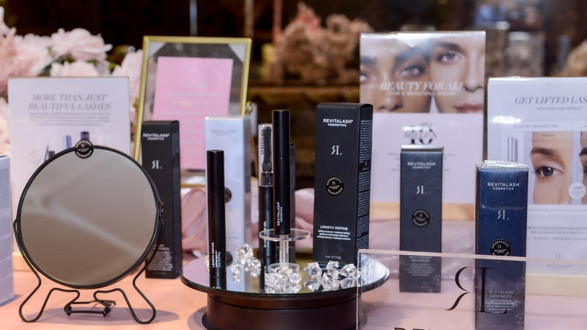 Lebih dari Sekadar Percantik Bulu Mata, Maskara Terbaru Ini Turut Memberdayakan Perempuan Penderita Kanker Payudara