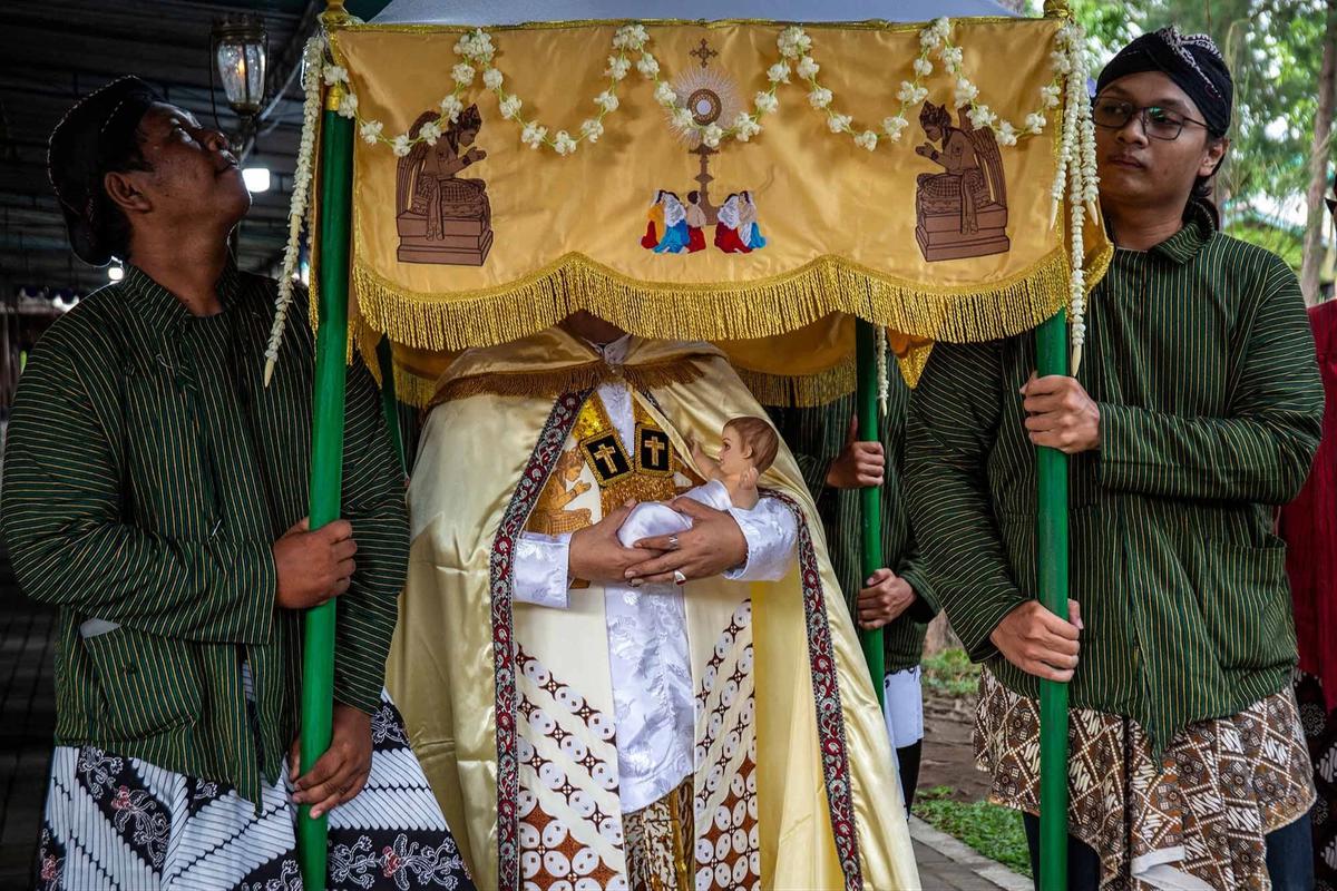 FOTO: Khidmat Perayaan Natal dalam Balutan Tradisi Jawa di Ganjuran Yogyakarta