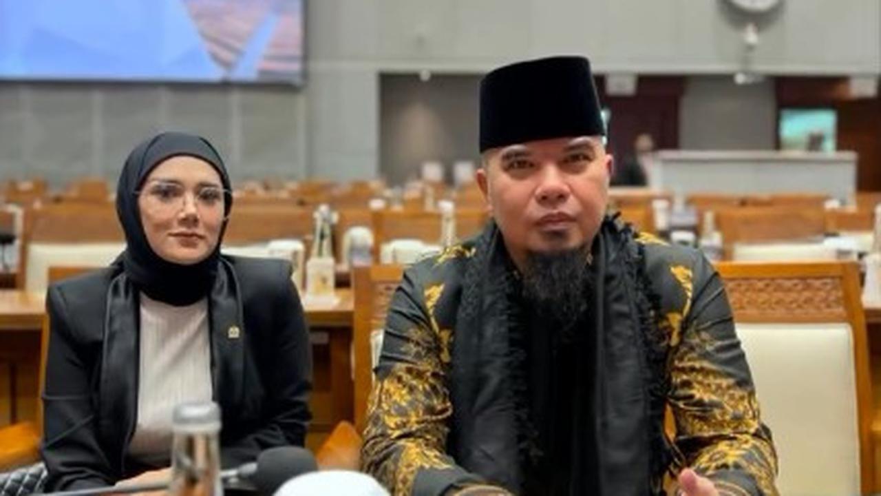 Sweet! Ini 7 Potret Mulan Jameela dan Ahmad Dhani yang Kini Sama-Sama Anggota DPR, Berangkat Bareng - Rapikan Baju Suami