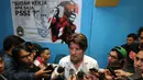 Direktur Teknik PSSI, Pieter Huistra menjawab sejumlah pertanyaan pewarta usai diskusi "Sudah Kerja Apa Saja PSSI?" yang dihelat di Stadion GBK, Jakarta (15/12/2014). (Liputan6.com/Helmi Fithriansyah)