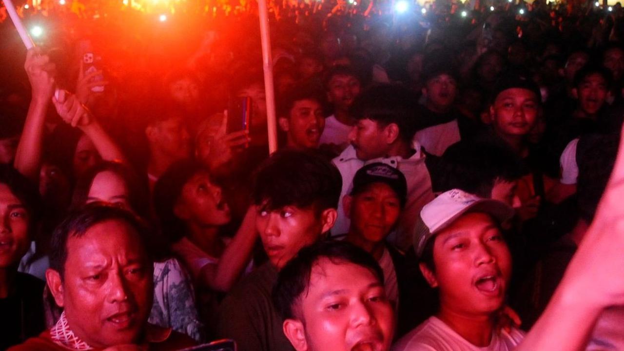 Atmosfer semakin memanas ketika pertandingan berjalan sangat menegangkan saat Indonesia mendapat tekanan Uzbekistan. Foto: merdeka.com / Arie Basuki