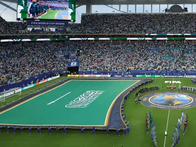 Momen menarik menyita perhatian saat laga Grup H Piala Dunia 2026 antara Arab Saudi melawan Uruguay di Miami Stadium, Amerika Serikat, Rabu (16/06/2026) dini hari WIB. (AFP/Getty Images/Molly Darlington)