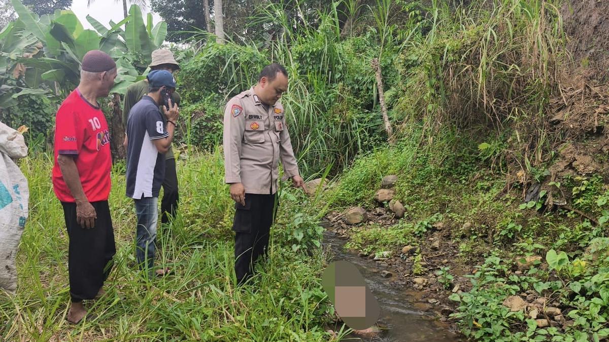 Geger Penemuan Mayat Wanita Lansia di Parit Sukabumi