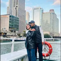 Kebahagiaan menyelimuti pasangan Ririn Ekawati dan Ibnu Jamil. Melalui akun instagramnya, pasangan ini mengumumkan sedang menanti kelahiran anak pertama mereka. [Instagram/ririnekawati]