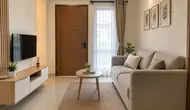 8 Desain Ruang Tamu Sempit di Rumah yang Langsung Menghadap Pintu, Tetap Estetis Meski Lahan Terbatas