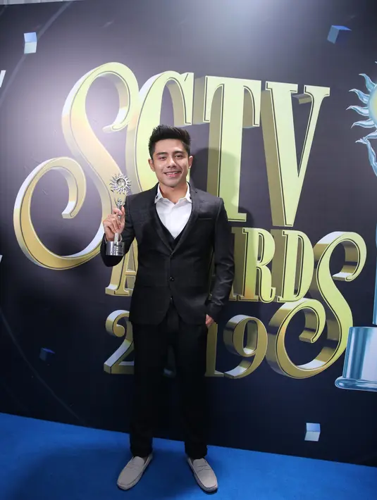 Riza Syah DI SCTV Awards 2019 di studio 6 EMTEK, Daan Mogot, Jakarta Barat, Jumat (29/11/2019). (Adrian Putra/Fimela.com)