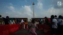 Sejumlah warga mengunjungi Monumen Nasional (Monas) saat hari libur Lebaran hari kedua, Jakarta, Kamis (6/6/2019). Libur hari Lebaran dimanfaatkan sejumlah warga dari Jabodetabek untuk berpergian ke tempat wisata yang ada di Jakarta. (merdeka.com/Imam Buhori)