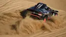 Pabrikan mobil asal Jerman, Audi untuk pertama kalinya ikut serta di Reli Dakar 2022 dengan menurunkan mobil listrik RS Q e-tron. Mobil tersebut rencananya akan dikendarai oleh para mantan juara seperti Carlos Sainz dan Stephane Peterhansel. (AFP/Franck Fife)