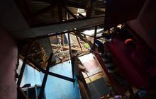 Tembok STIE PBM ambruk timpa 4 rumah warga