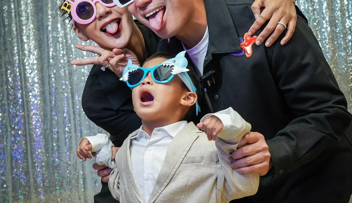 "Haha nggak tahu aja, kayak nggak tau Baim Wong aja sih. Nggak mau pikiran mah kalau itu mah, tahu tahu," ungkap Paula Verhoeven saat ditemui di kawasan Kuningan, Jakarta Selatan belum lama ini dilansir dari Kapanlagi.com. [Instagram/paula_verhoeven]