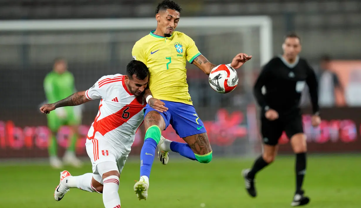 Brasil menurunkan skuad terbaiknya. Pelatih Fernando Diniz Silva memainkan Casemiro, Bruno Guimaraes, Neymar, Rodrygo, hingga Richarlison pada lini depan. (AP Photo/Martin Mejia)