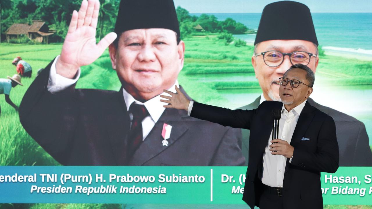 FOTO: Setahun Pemerintahan Prabowo, Zulhas Umumkan Impor Beras Nol Persen