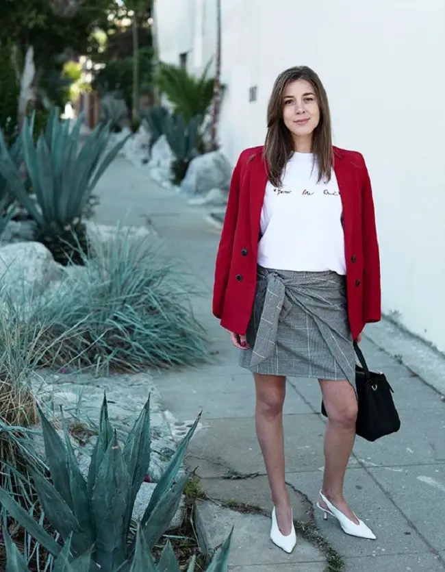 Tips padu padan busana bermotif plaid atau kotak-kotak, mulai dari blazer, rok hingga celana panjang. (Foto: www.whowhatwear.com)