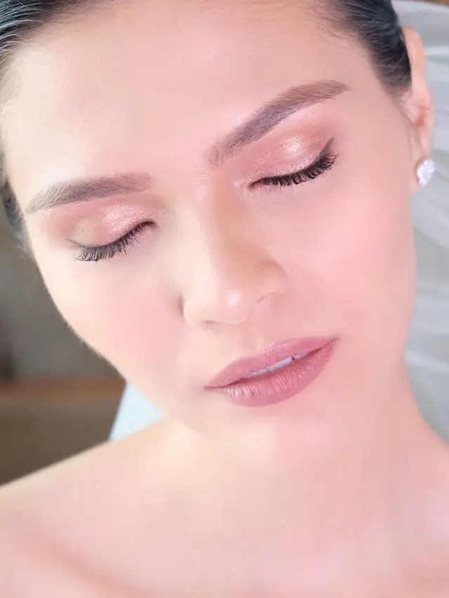 [Bintang] Selain Putri Marino, Firrina Sinatrya Juga Menikah dengan Makeup Super Simpel