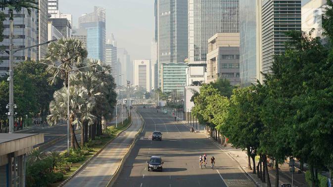 Kondisi lalu lintas di Jalan MH Thamrin, Jakarta, Rabu (5/6/2019). Banyaknya warga Ibu Kota yang mudik ke kampung halaman untuk merayakan Hari Raya Idul Fitri membuat jalan protokol terpantau lengang. (Liputan6.com/Immanuel Antonius)