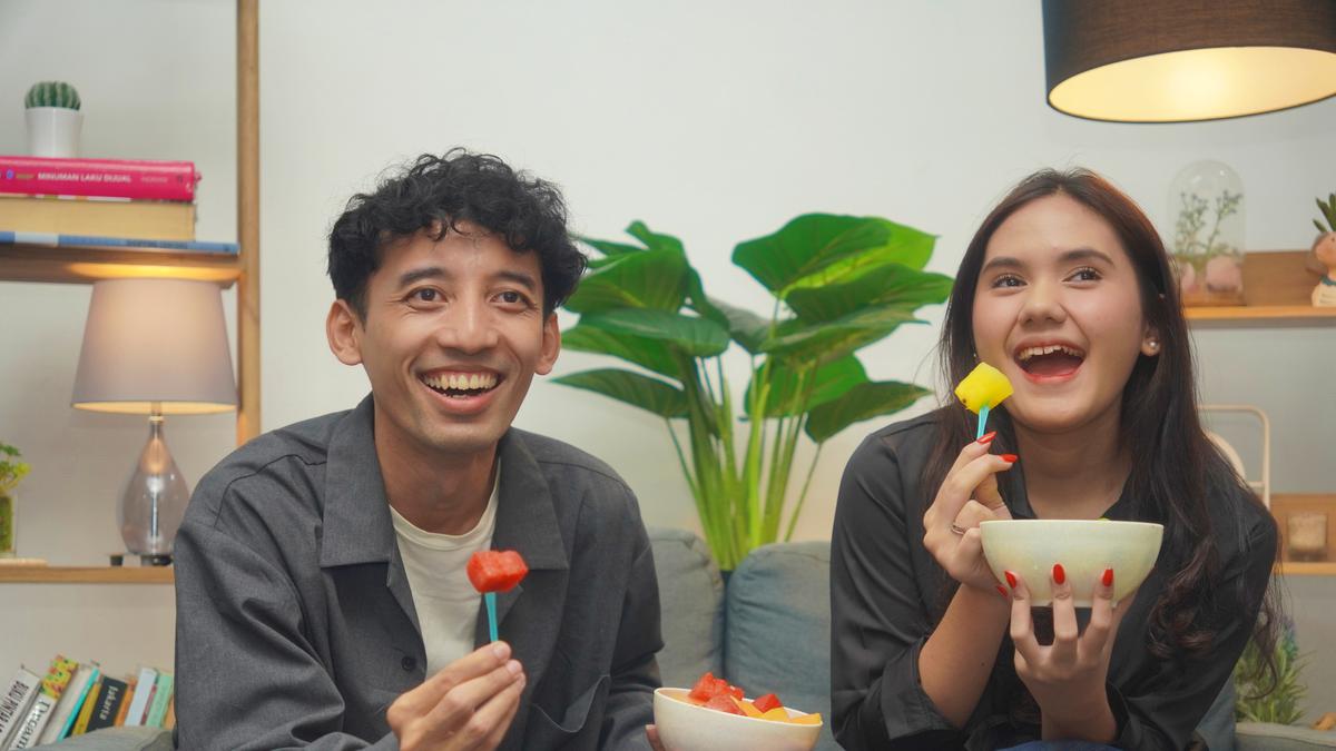5 Tanda Pria Menyukaimu, Bisa Dilihat Hanya dari Gesturnya