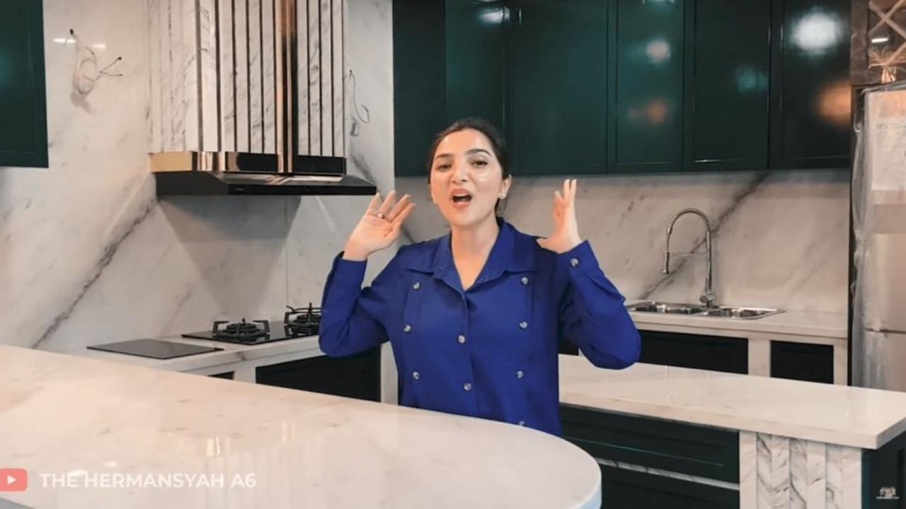 7 Potret Dapur Artis dengan Beragam Bentuk, Dari yang Mewah Banget Sampai yang Unik