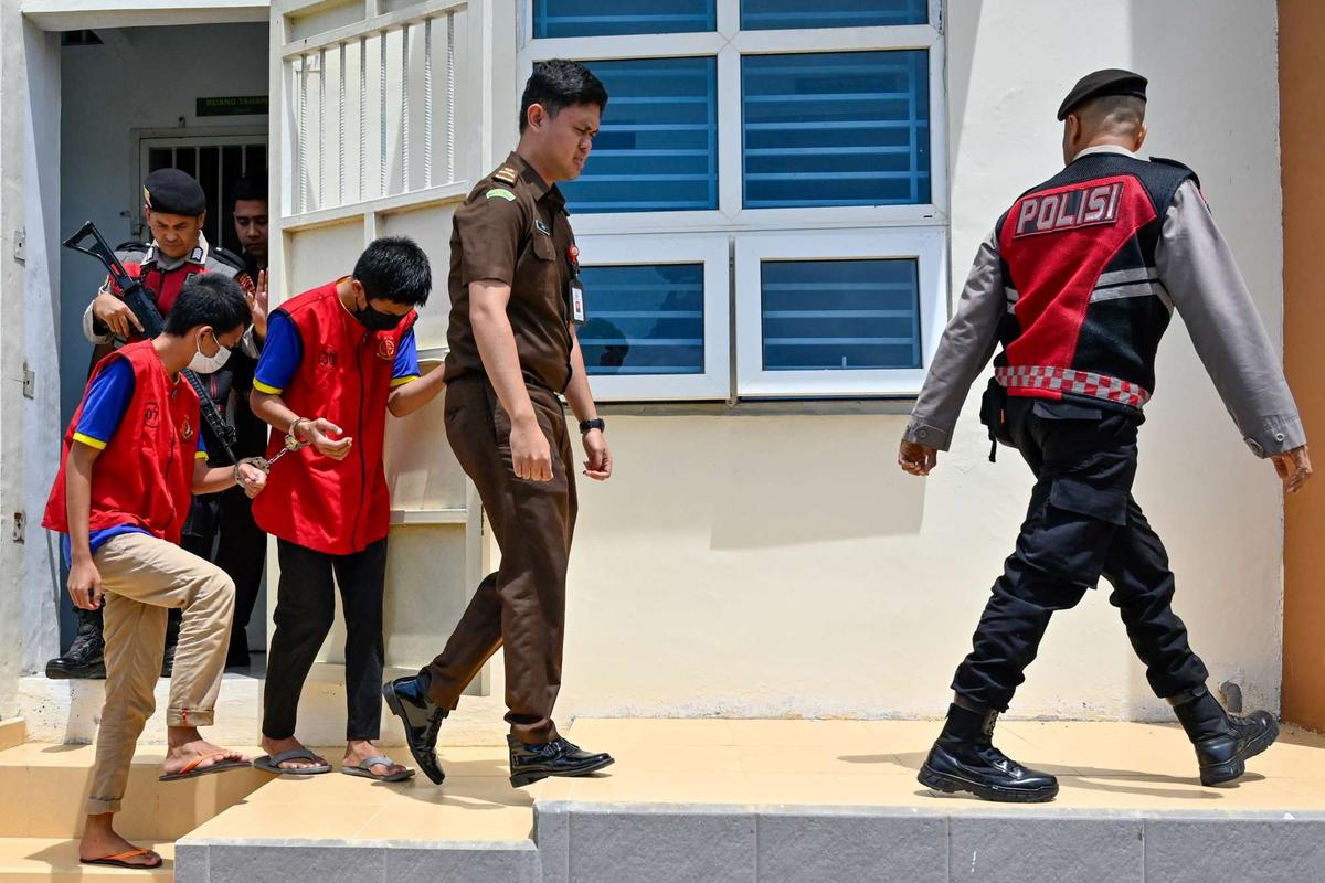 Pasangan gay di Aceh dijatuhi hukuman cambuk