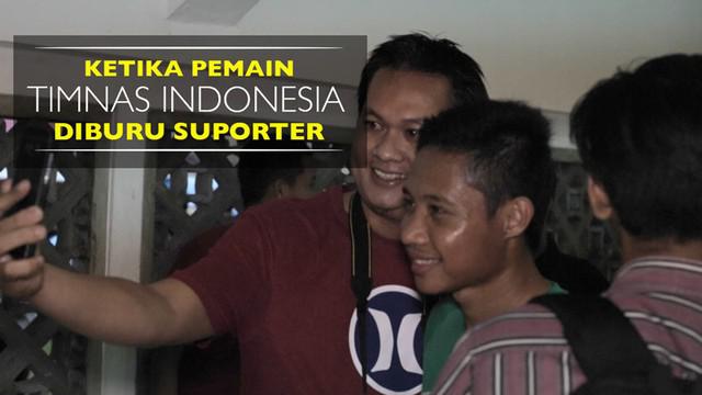 Video pemain Timnas Indonesia diburu suporter usai latihan yang dilakukan di Stadion Maguwoharjo, Sleman, Yogyakarta.