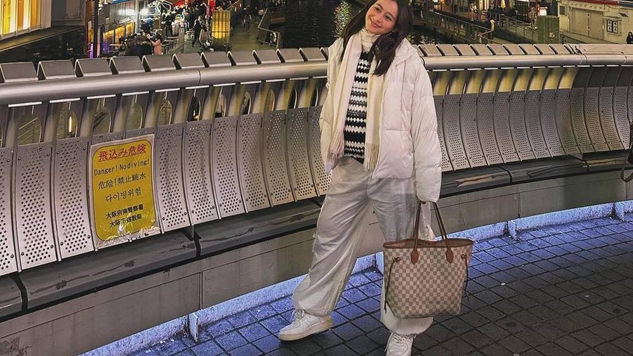 Usia Kandungan Sudah 8 Bulan, 8 Foto Bumil Laura Theux Saat Babymoon ke Jepang
