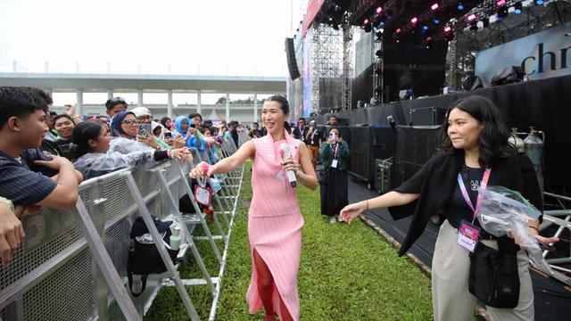 Tampil Menawan dan Penuh Energi, Christie Buka KLBB 2026 dengan Meriah