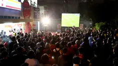 Dalam rangka memeriahkan laga besar yang mempertemukan antara Manchester United dan Chelsea pada Liga Inggris, Minggu 26 oktober 2014.