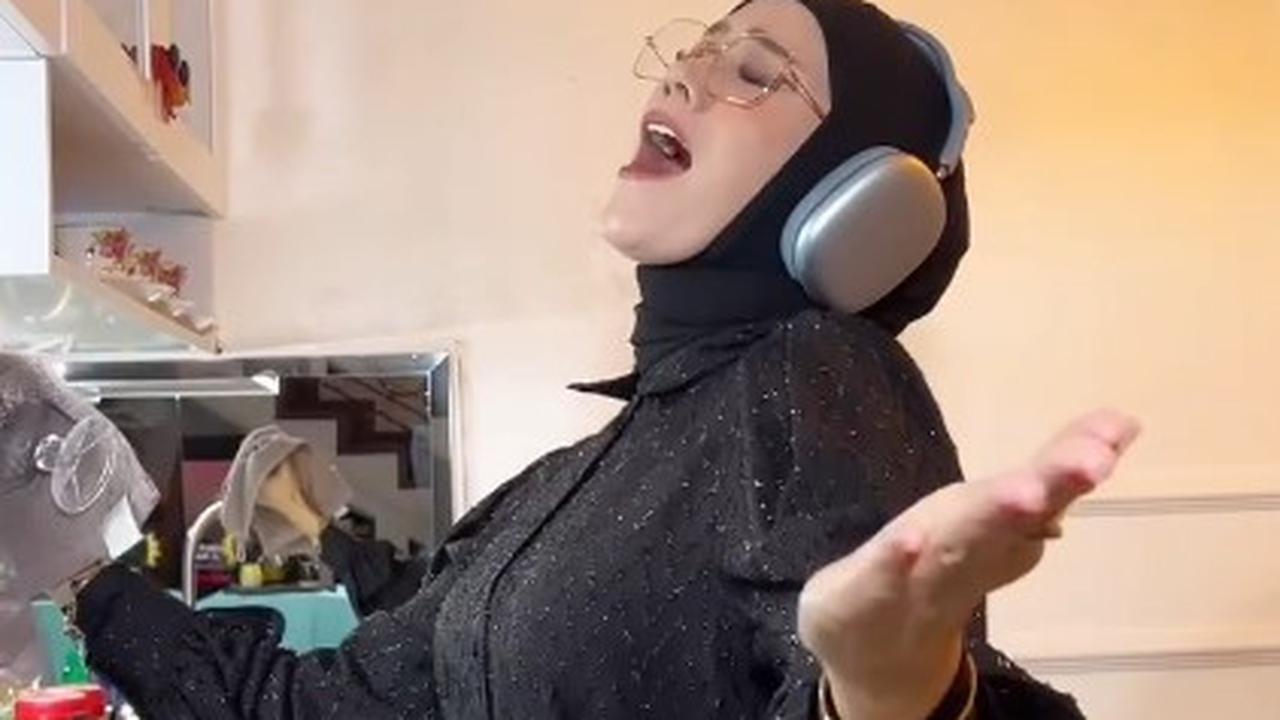 Kini Suka Bikin Konten Lucu, Ini Sederet Postingan Mulan Jameela yang Mengandung Tawa - sang Anak Juga Ikut