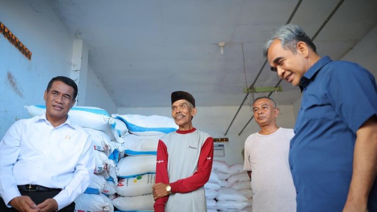 Sidak Kios Pupuk, Ketua MPR & Mentan Pastikan Penurunan Harga Pupuk Bersubsidi 20% di Jember, Petani Bahagia!