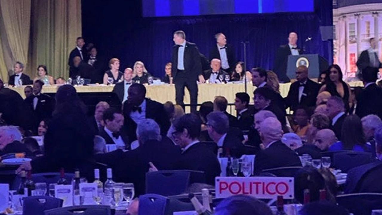 FOTO: Trump Dievakuasi Saat Tembakan Terdengar di Acara WHCA