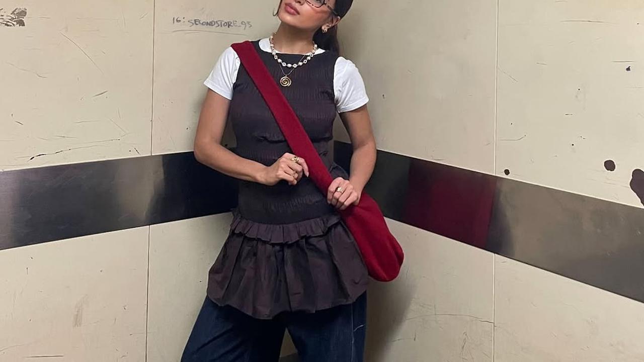 Potret Eva Celia Mix and Match Penampilan Ini Curi Perhatian