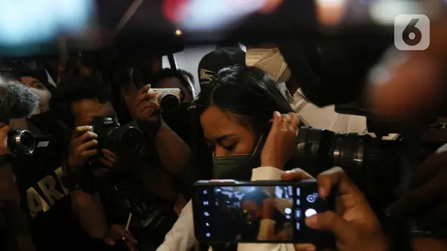 FOTO: Rachel Vennya Penuhi Panggilan Polisi Terkait Kabur Karantina