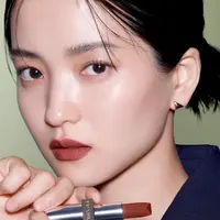 Melihat pesona cantik Kim Tae Ri yang terpilih sebagai brand ambassador Prada Beauty (@pradabeauty)