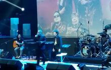 Abdel Achrian Bikin Emak-Emak Rocker Ngakak di Konser God Bless Unplugged
